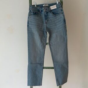 Abercrombie & Fitch Mid-Rise 90’s Straight Jeans – Light Wash – 28 Short – NWT